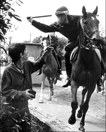 http://bloodysundaymarch.org/for_justice/wp-content/uploads/2012/11/miners-strike-orgreave1.jpg